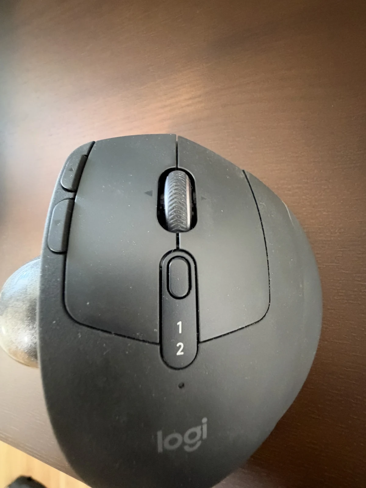 MX ERGO Sのボールとホイール、その周囲のボタンのアップ
